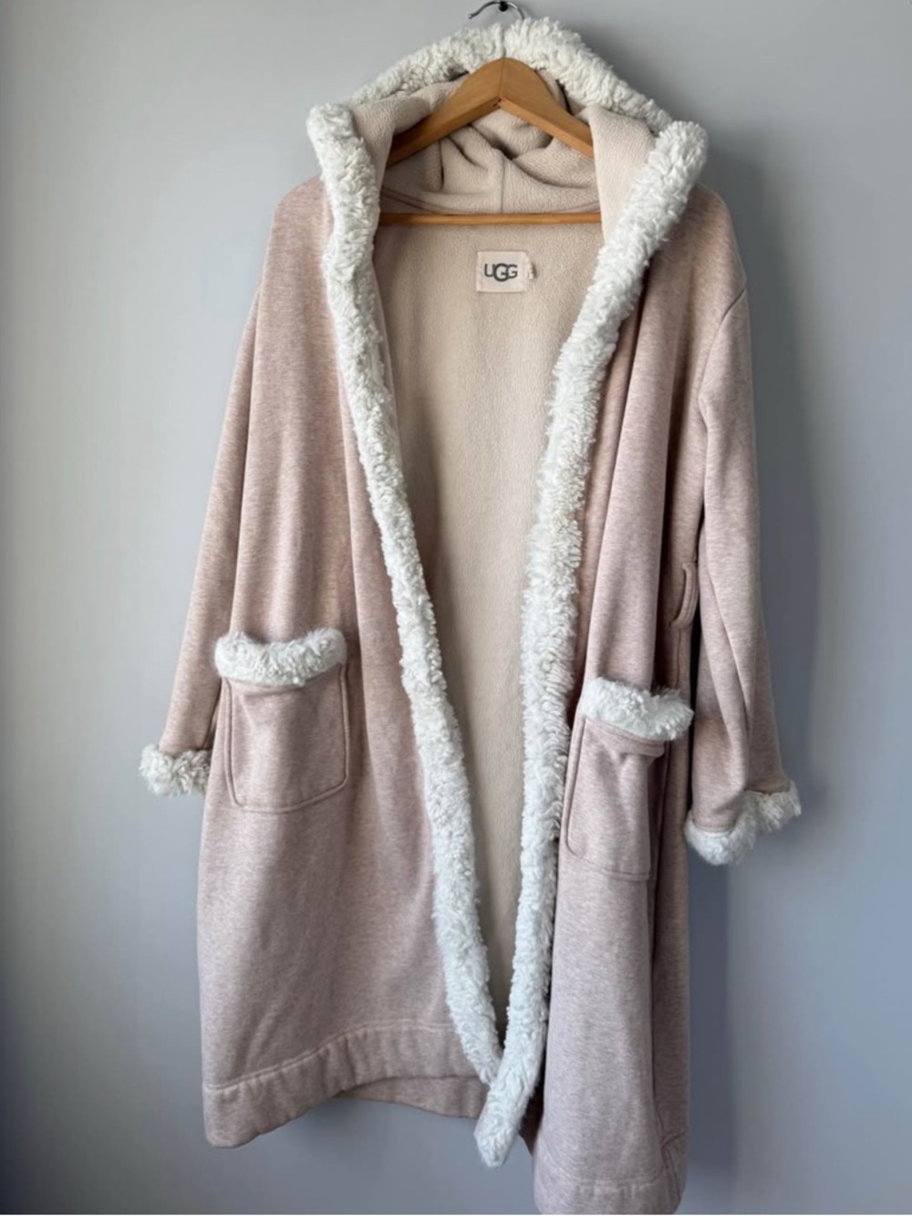 (L) UGG Hooded Sherpa Trim Robe - Blush Pink with White